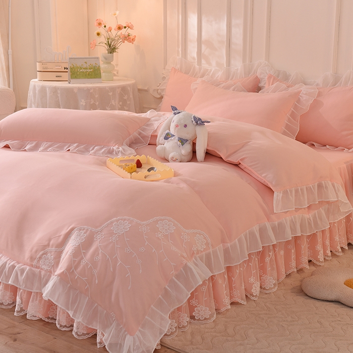 91家纺网 家纺一手货源 找家纺 后庭寝室 2025新款亲肤雪纺花边刺绣蕾丝公主四件套-花香系列 花香-淡粉