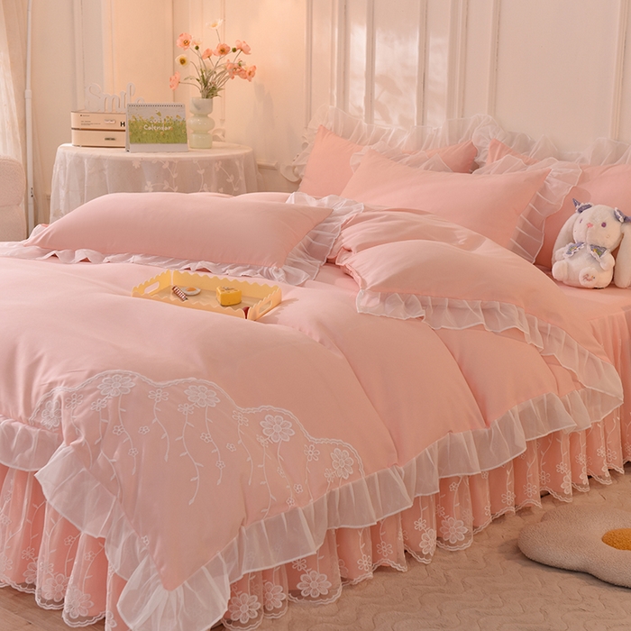 91家纺网 家纺一手货源 找家纺 后庭寝室 2025新款亲肤雪纺花边刺绣蕾丝公主四件套-花香系列 花香-淡粉