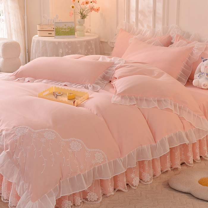 91家纺网 家纺一手货源 找家纺 后庭寝室 2025新款亲肤雪纺花边刺绣蕾丝公主四件套-花香系列 花香-淡粉