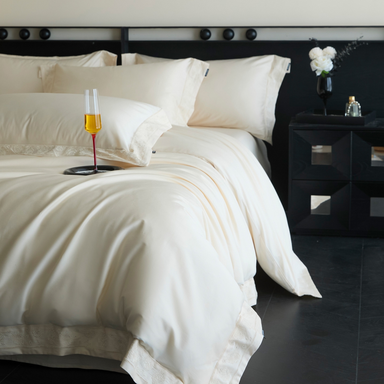 91家纺网 家纺一手货源 找家纺 安妮家居 2025新款全棉纯棉100%丝光喷气13376镂空刺绣四件套-海瑟薇 海瑟薇-白