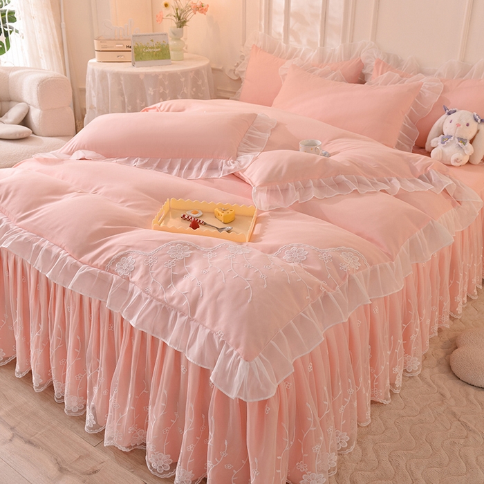 91家纺网 家纺一手货源 找家纺 后庭寝室 2025新款亲肤雪纺花边刺绣蕾丝公主四件套-花香系列 花香-淡粉