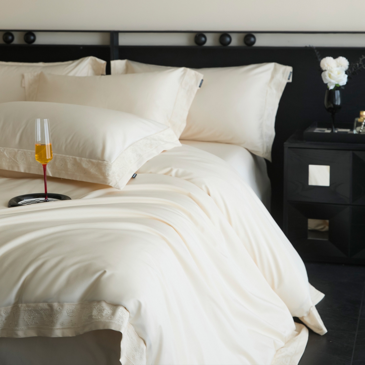 91家纺网 家纺一手货源 找家纺 安妮家居 2025新款全棉纯棉100%丝光喷气13376镂空刺绣四件套-海瑟薇 海瑟薇-白