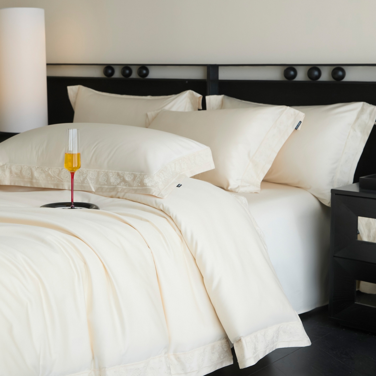 91家纺网 家纺一手货源 找家纺 安妮家居 2025新款全棉纯棉100%丝光喷气13376镂空刺绣四件套-海瑟薇 海瑟薇-白