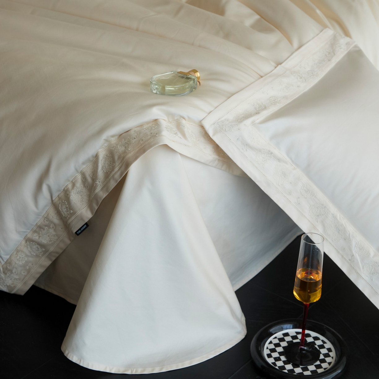 91家纺网 家纺一手货源 找家纺 安妮家居 2025新款全棉纯棉100%丝光喷气13376镂空刺绣四件套-海瑟薇 海瑟薇-白