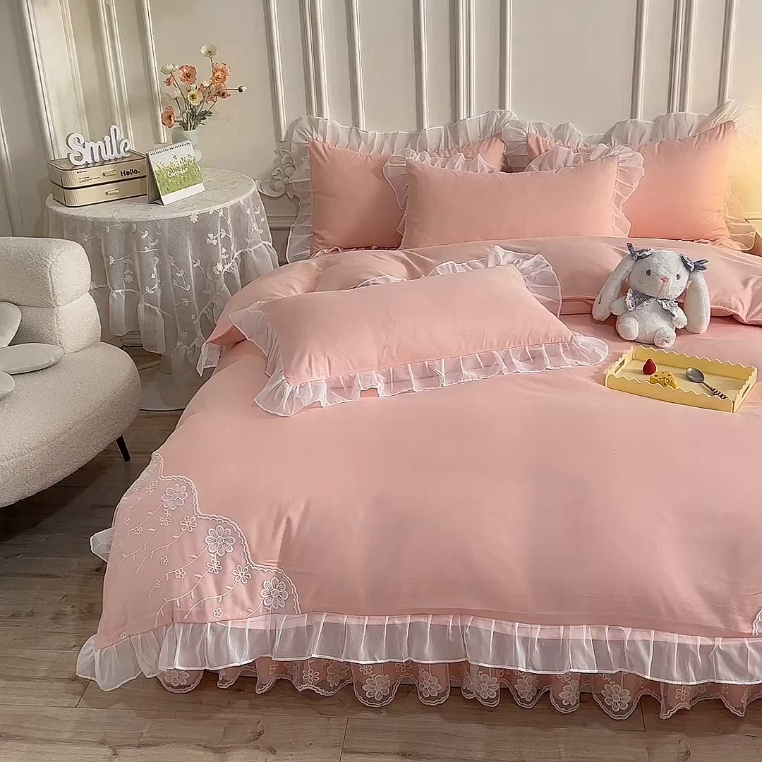 91家纺网 家纺一手货源 找家纺 后庭寝室 2025新款亲肤雪纺花边刺绣蕾丝公主四件套-花香系列 花香-淡粉