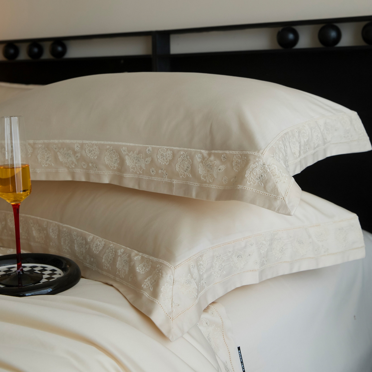 91家纺网 家纺一手货源 找家纺 安妮家居 2025新款全棉纯棉100%丝光喷气13376镂空刺绣四件套-海瑟薇 海瑟薇-白