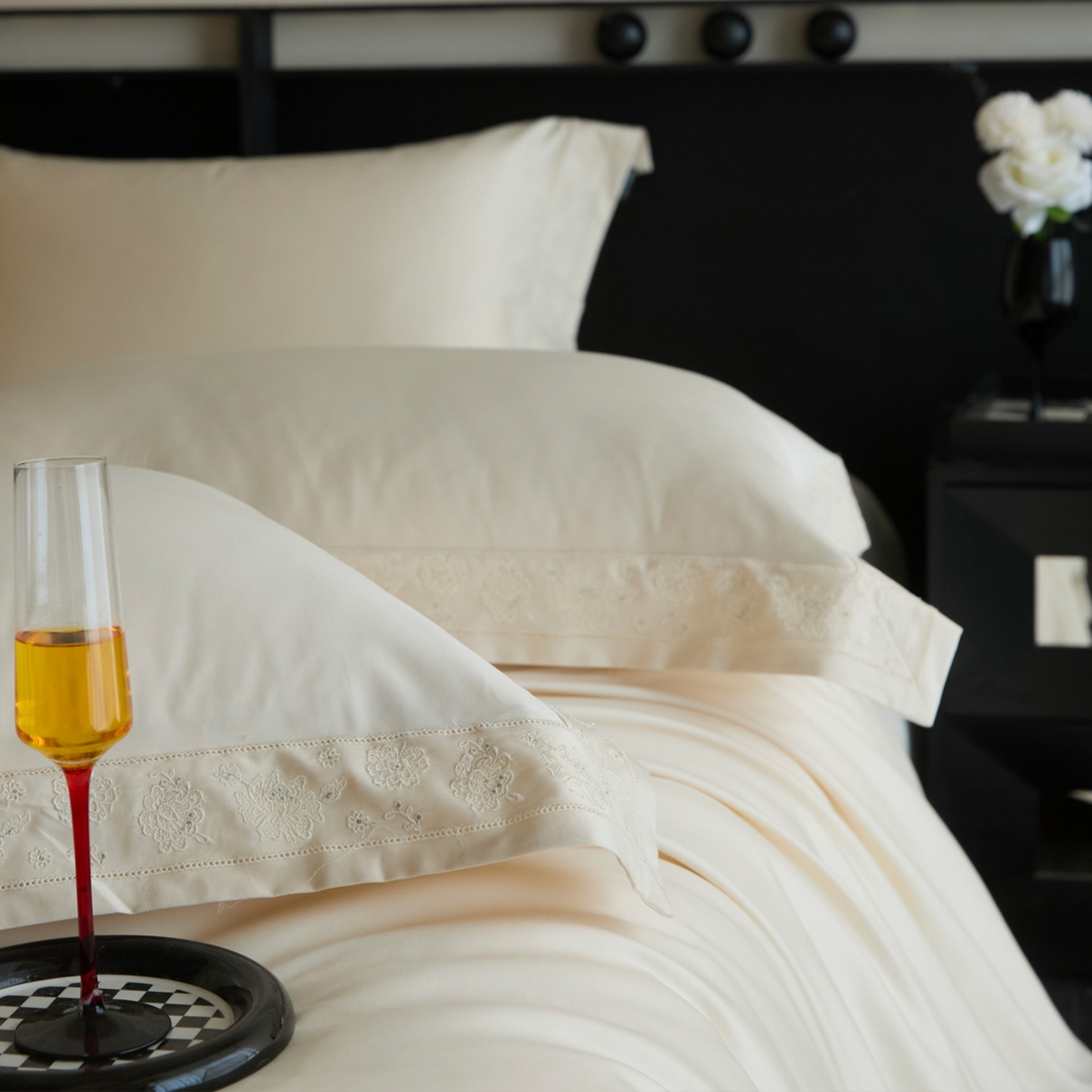 91家纺网 家纺一手货源 找家纺 安妮家居 2025新款全棉纯棉100%丝光喷气13376镂空刺绣四件套-海瑟薇 海瑟薇-白