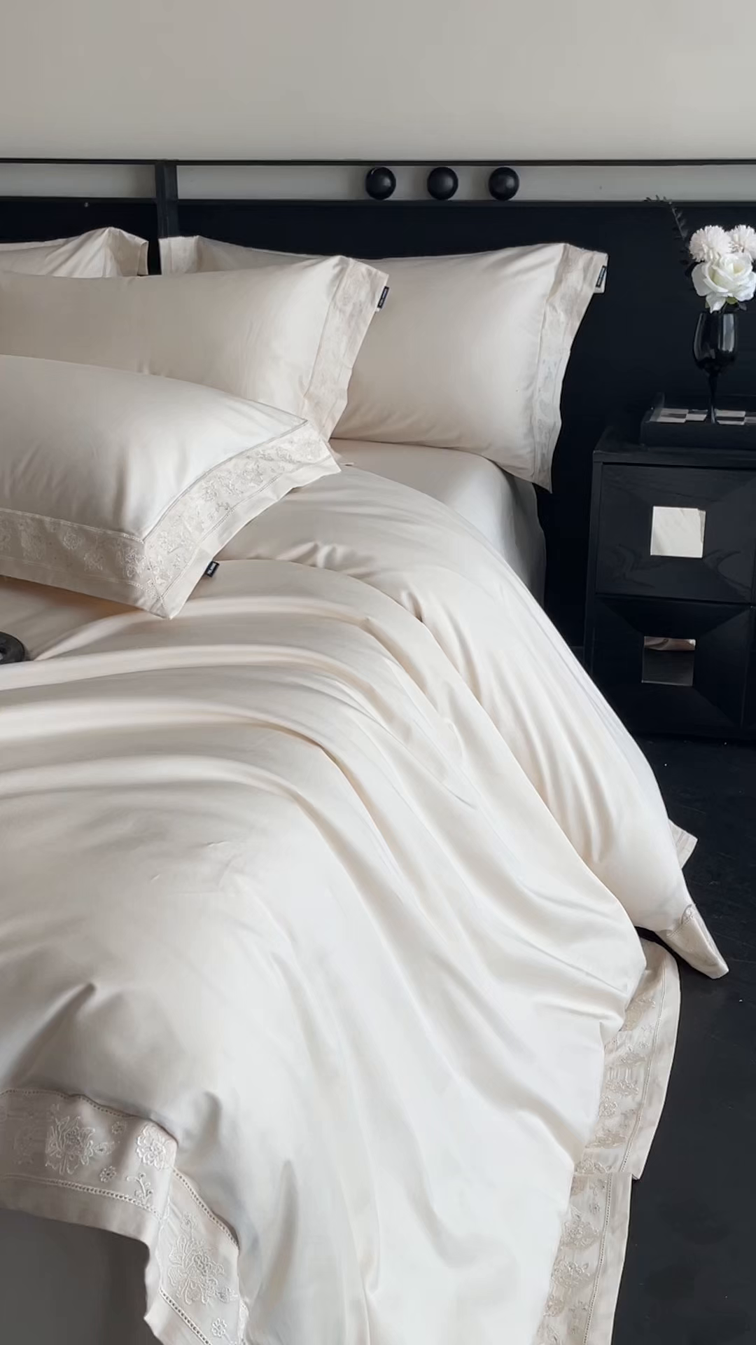 91家纺网 家纺一手货源 找家纺 安妮家居 2025新款全棉纯棉100%丝光喷气13376镂空刺绣四件套-海瑟薇 海瑟薇-白