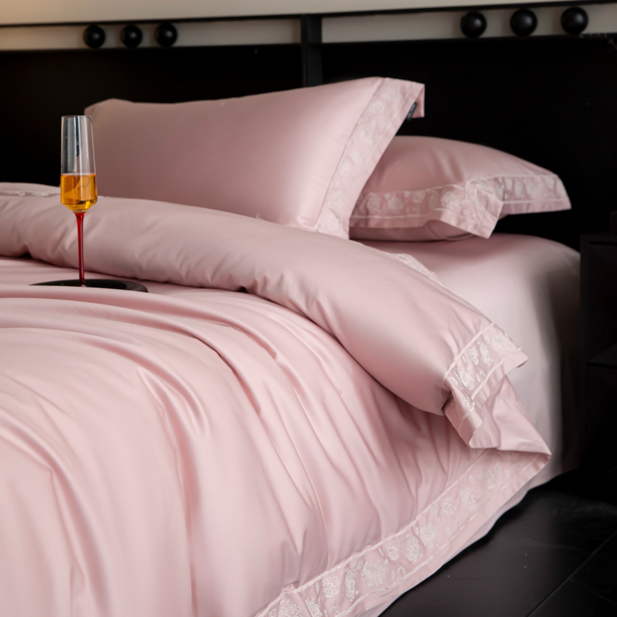 91家纺网 家纺一手货源 找家纺 安妮家居 2025新款全棉纯棉100%丝光喷气13376镂空刺绣四件套-海瑟薇 海瑟薇-粉