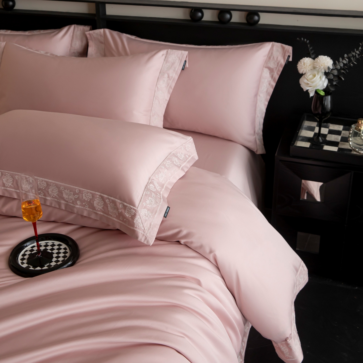 91家纺网 家纺一手货源 找家纺 安妮家居 2025新款全棉纯棉100%丝光喷气13376镂空刺绣四件套-海瑟薇 海瑟薇-粉