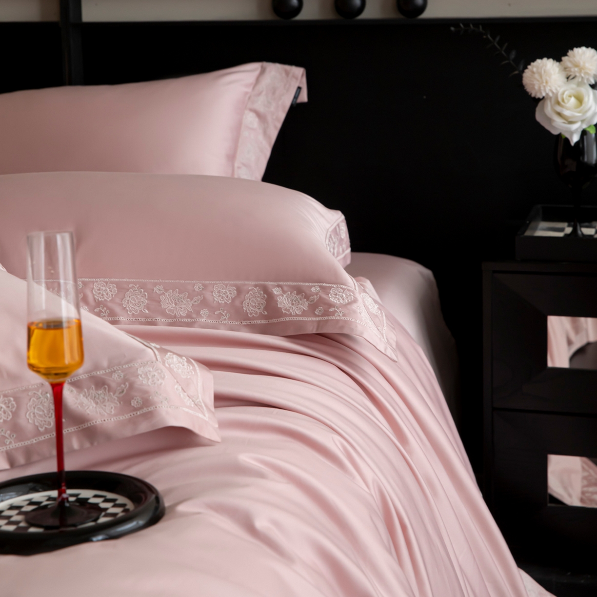 91家纺网 家纺一手货源 找家纺 安妮家居 2025新款全棉纯棉100%丝光喷气13376镂空刺绣四件套-海瑟薇 海瑟薇-粉