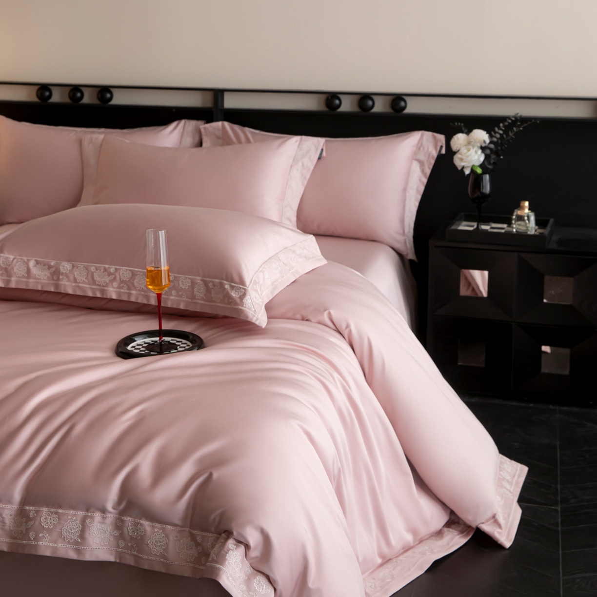 91家纺网 家纺一手货源 找家纺 安妮家居 2025新款全棉纯棉100%丝光喷气13376镂空刺绣四件套-海瑟薇 海瑟薇-粉