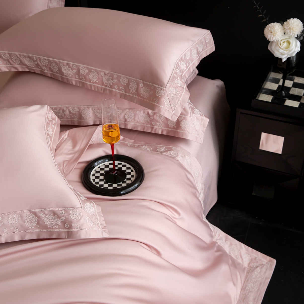 91家纺网 家纺一手货源 找家纺 安妮家居 2025新款全棉纯棉100%丝光喷气13376镂空刺绣四件套-海瑟薇 海瑟薇-粉