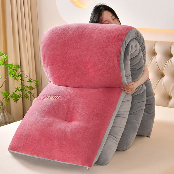 91家纺网 家纺一手货源 找家纺 金多美家纺 2025新款双面牛奶绒刺绣冬被被子被芯 豆沙红