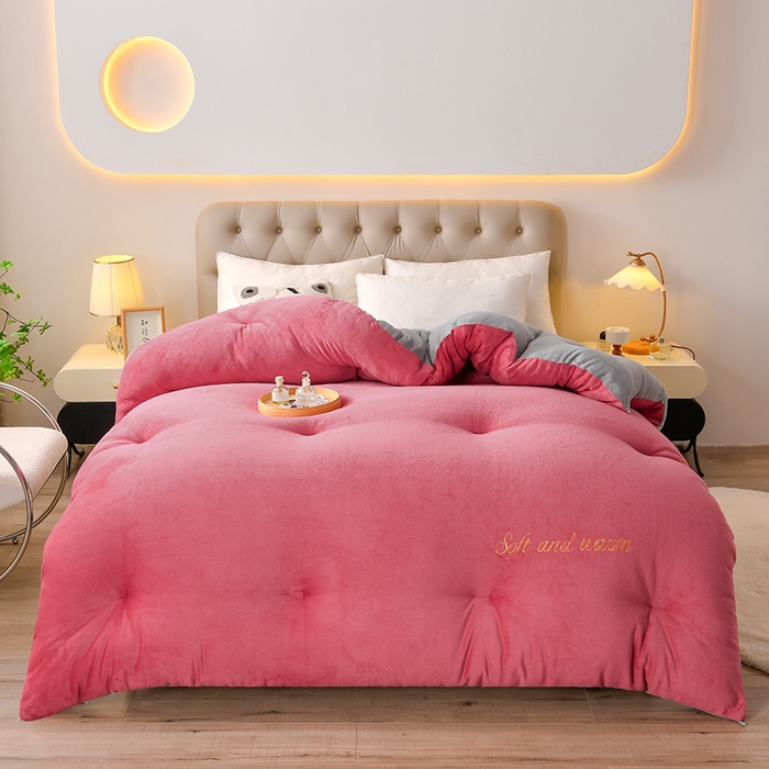 91家纺网 家纺一手货源 找家纺 金多美家纺 2025新款双面牛奶绒刺绣冬被被子被芯 豆沙红