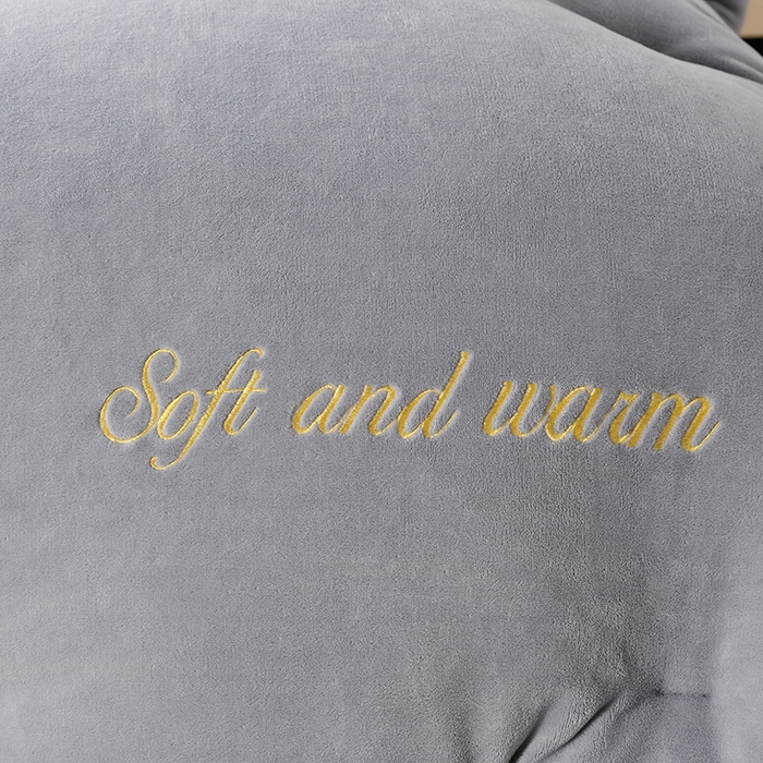 91家纺网 家纺一手货源 找家纺 金多美家纺 2025新款双面牛奶绒刺绣冬被被子被芯 时尚灰