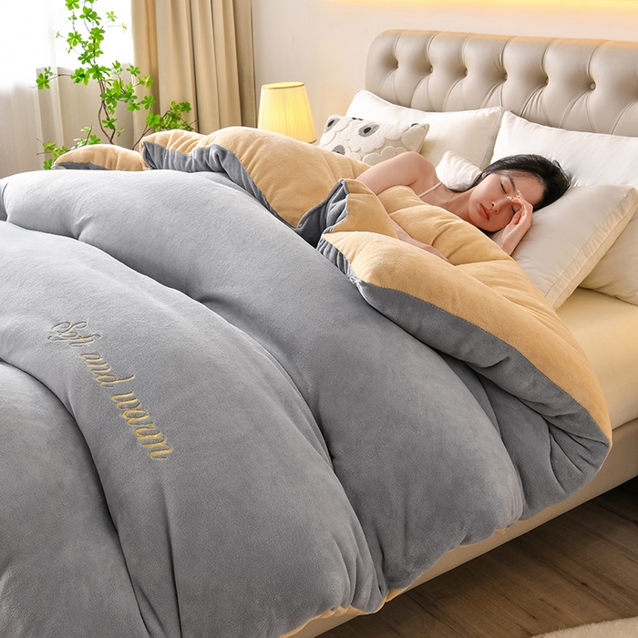 91家纺网 家纺一手货源 找家纺 金多美家纺 2025新款双面牛奶绒刺绣冬被被子被芯 时尚灰