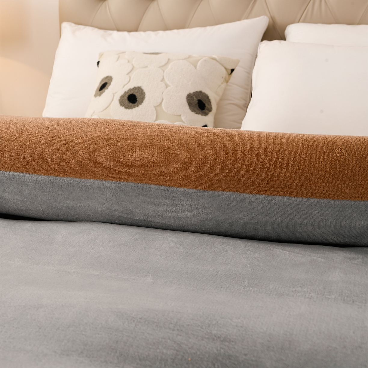 91家纺网 家纺一手货源 找家纺 金多美家纺 2025新款双面牛奶绒刺绣冬被被子被芯 极简灰咖