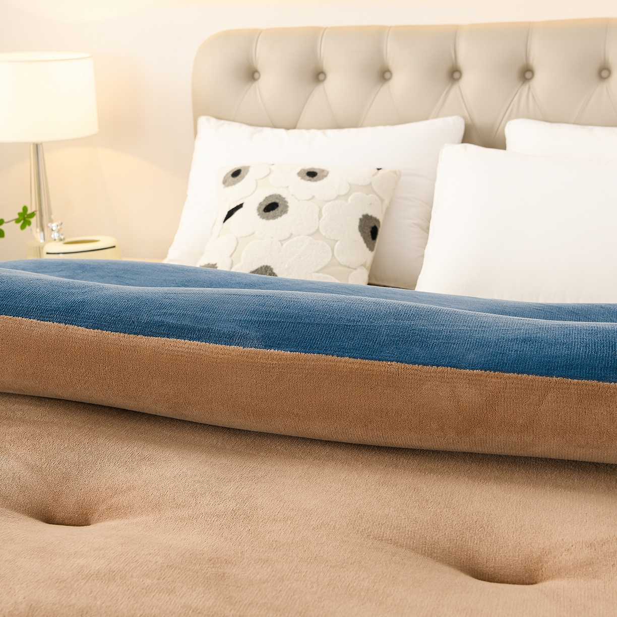 91家纺网 家纺一手货源 找家纺 金多美家纺 2025新款双面牛奶绒刺绣冬被被子被芯 奢华拿铁