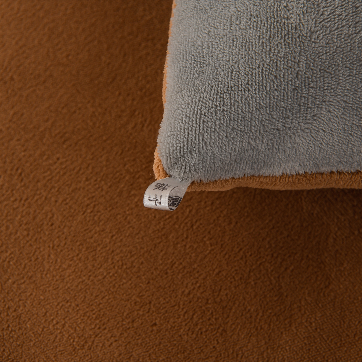 91家纺网 家纺一手货源 找家纺 金多美家纺 2025新款双面牛奶绒刺绣冬被被子被芯 极简灰咖