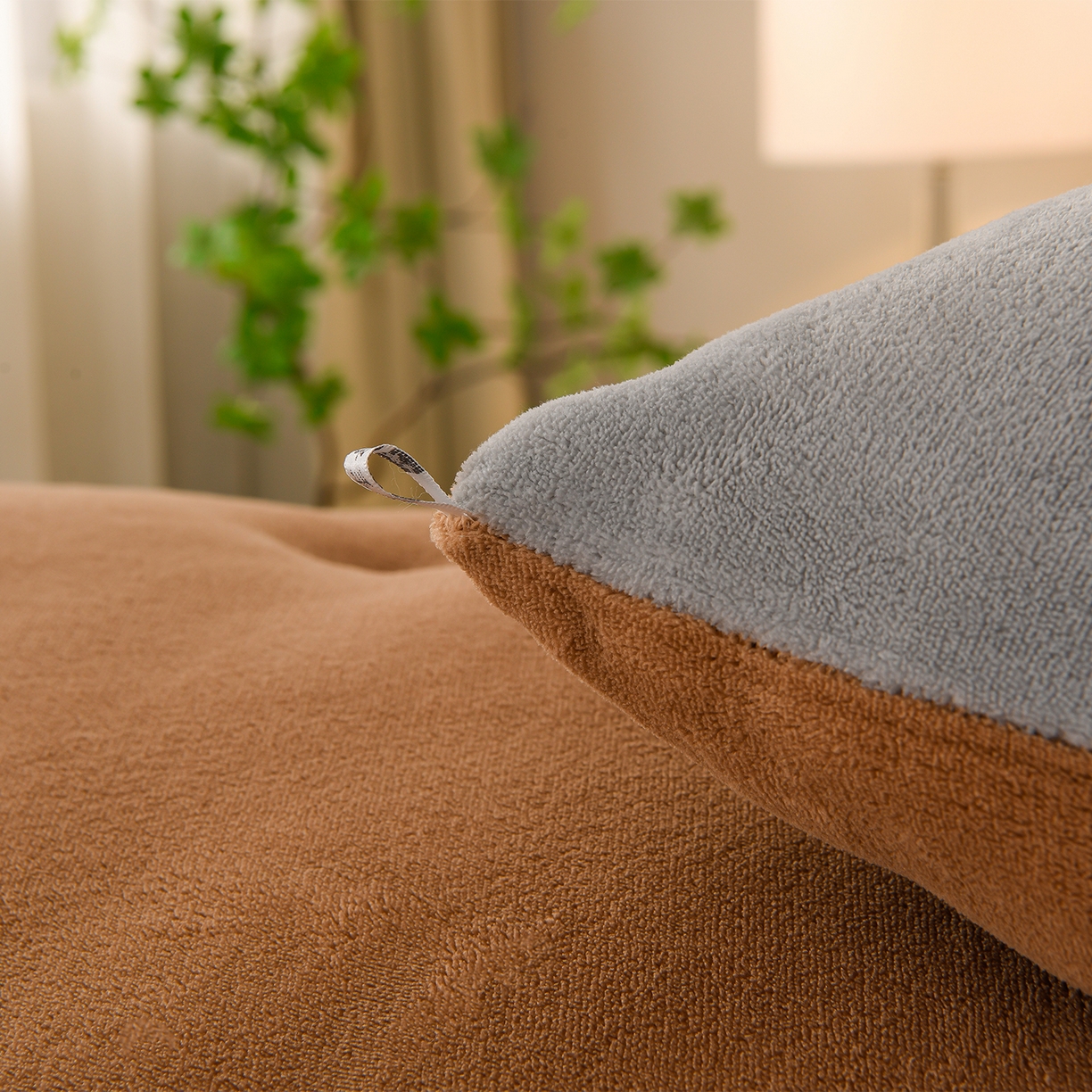 91家纺网 家纺一手货源 找家纺 金多美家纺 2025新款双面牛奶绒刺绣冬被被子被芯 极简灰咖