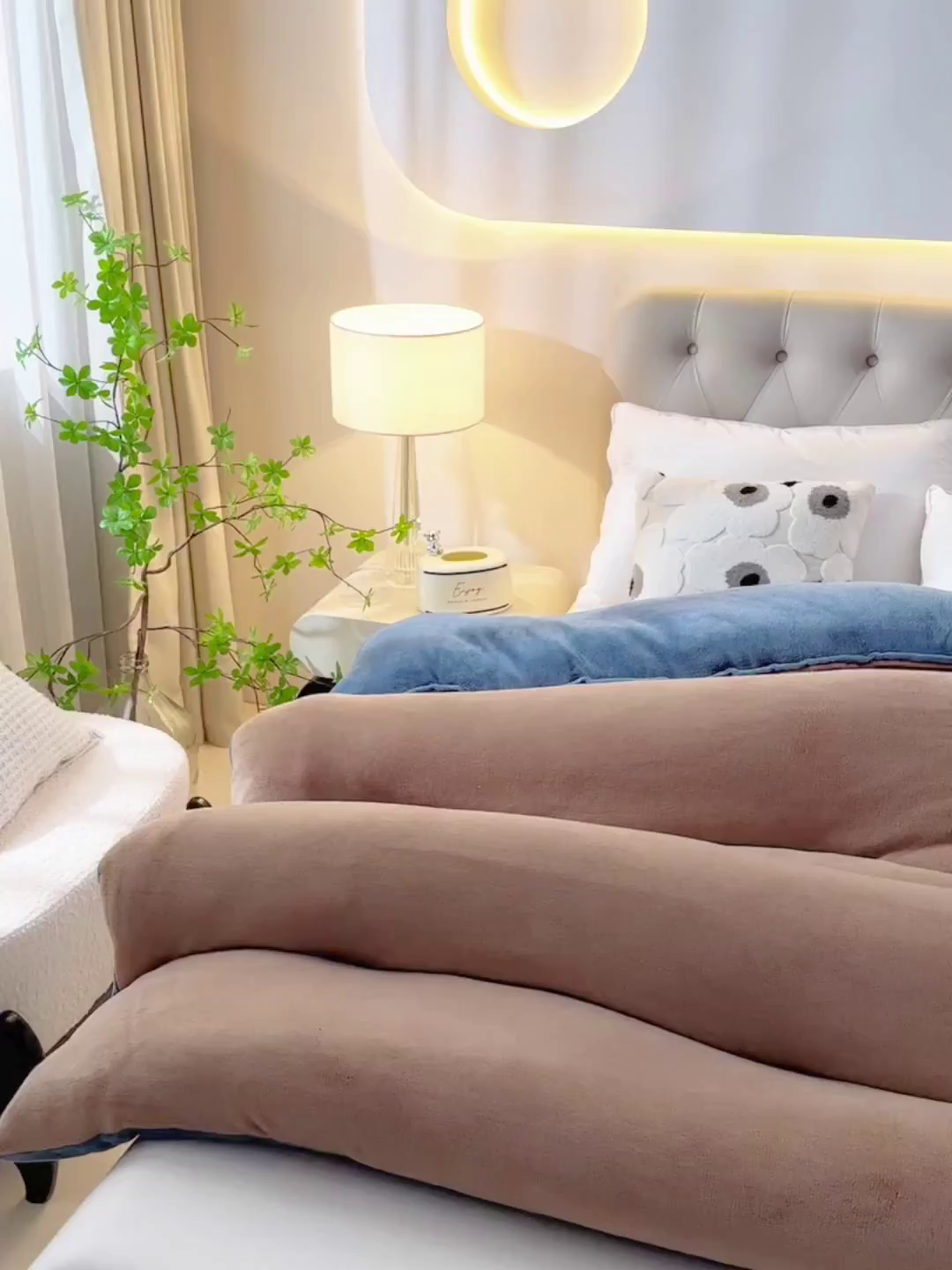 91家纺网 家纺一手货源 找家纺 金多美家纺 2025新款双面牛奶绒刺绣冬被被子被芯 奢华拿铁