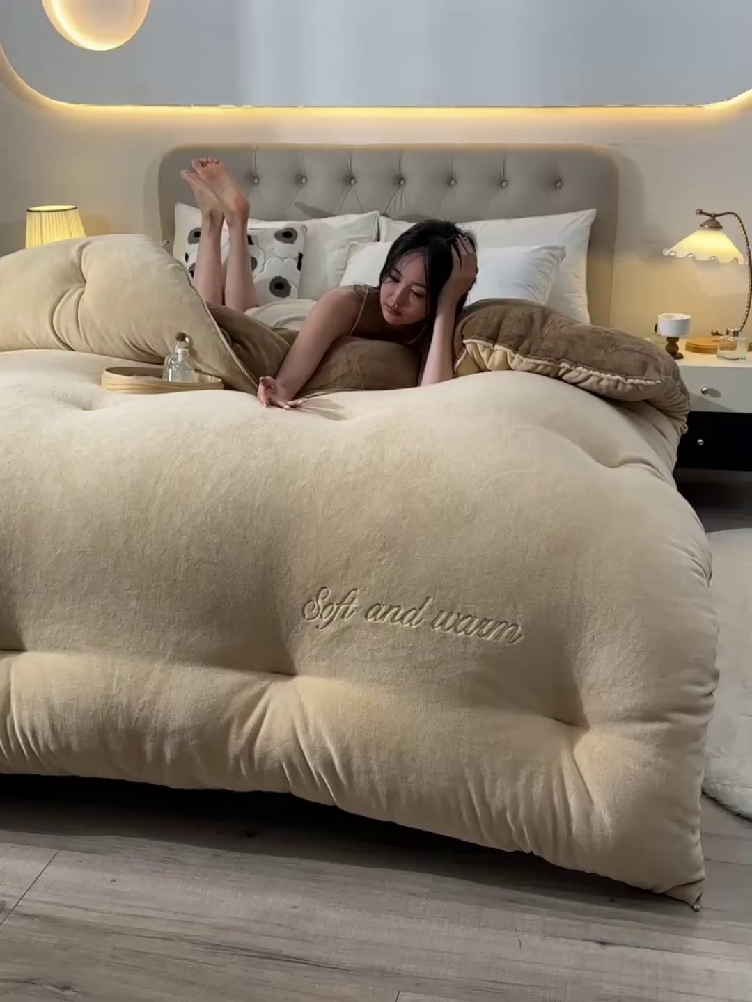 91家纺网 家纺一手货源 找家纺 金多美家纺 2025新款双面牛奶绒刺绣冬被被子被芯 高级咖