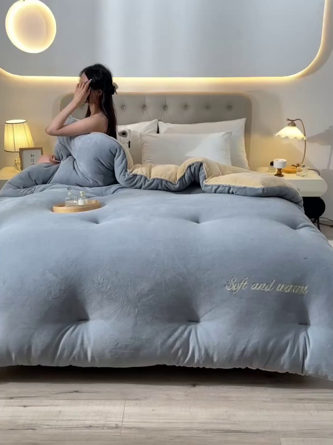 91家纺网 家纺一手货源 找家纺 金多美家纺 2025新款双面牛奶绒刺绣冬被被子被芯 时尚灰