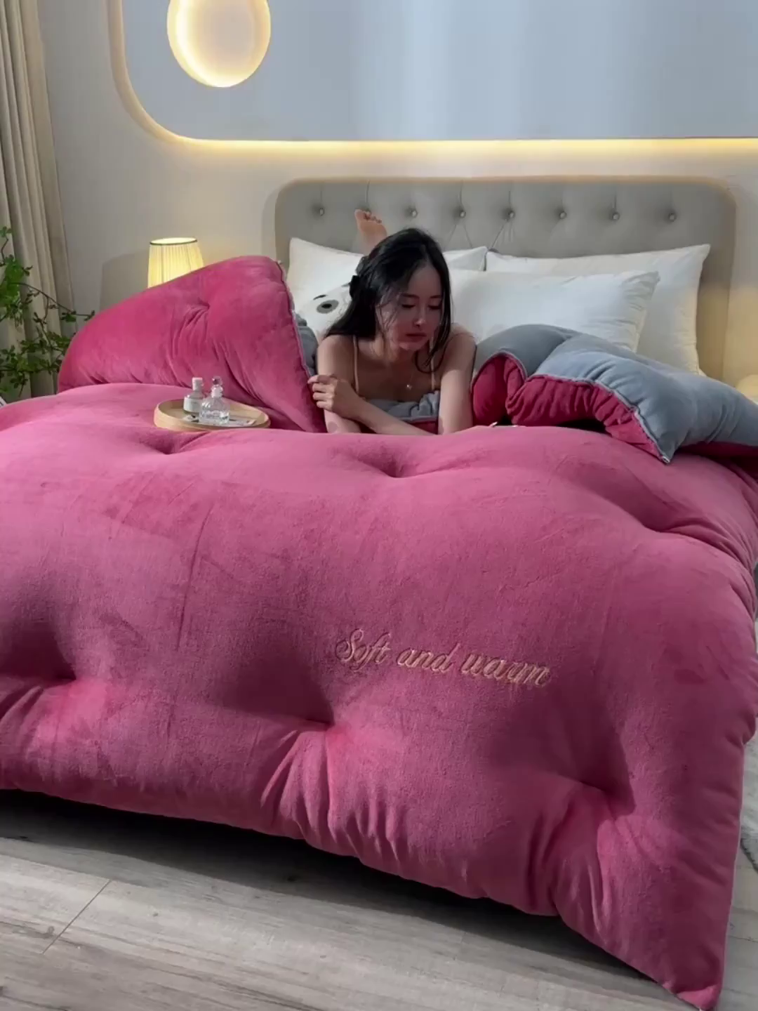 91家纺网 家纺一手货源 找家纺 金多美家纺 2025新款双面牛奶绒刺绣冬被被子被芯 豆沙红