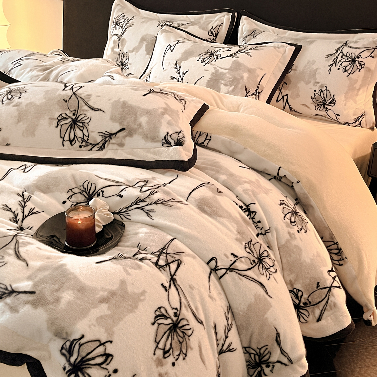 91家纺网 家纺一手货源 找家纺 七七家纺 2025新款精品印花雪貂绒牛奶绒四件套（加大款十斤多） 雪貂绒-荷花