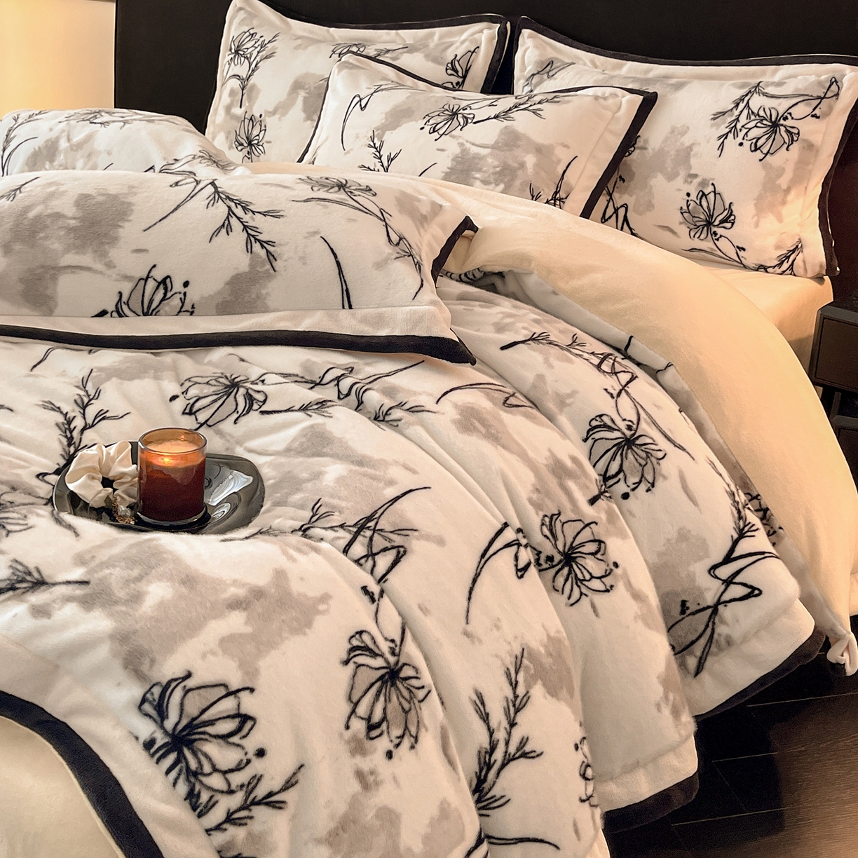 91家纺网 家纺一手货源 找家纺 七七家纺 2025新款精品印花雪貂绒牛奶绒四件套（加大款十斤多） 雪貂绒-荷花