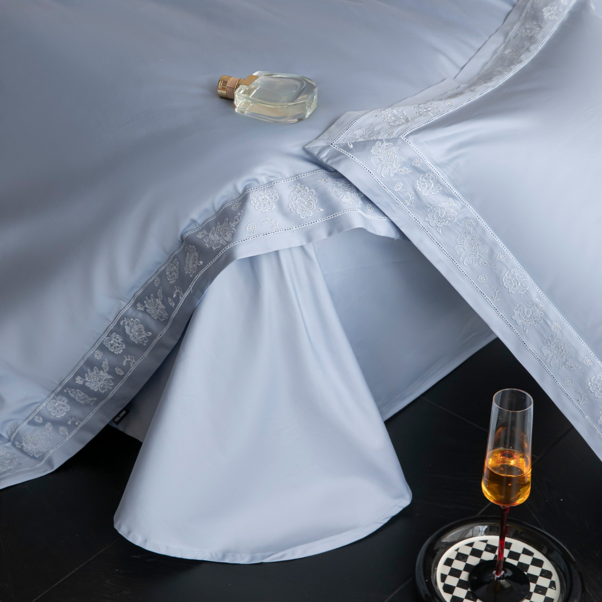 91家纺网 家纺一手货源 找家纺 安妮家居 2025新款全棉纯棉100%丝光喷气13376镂空刺绣四件套-海瑟薇 海瑟薇-蓝