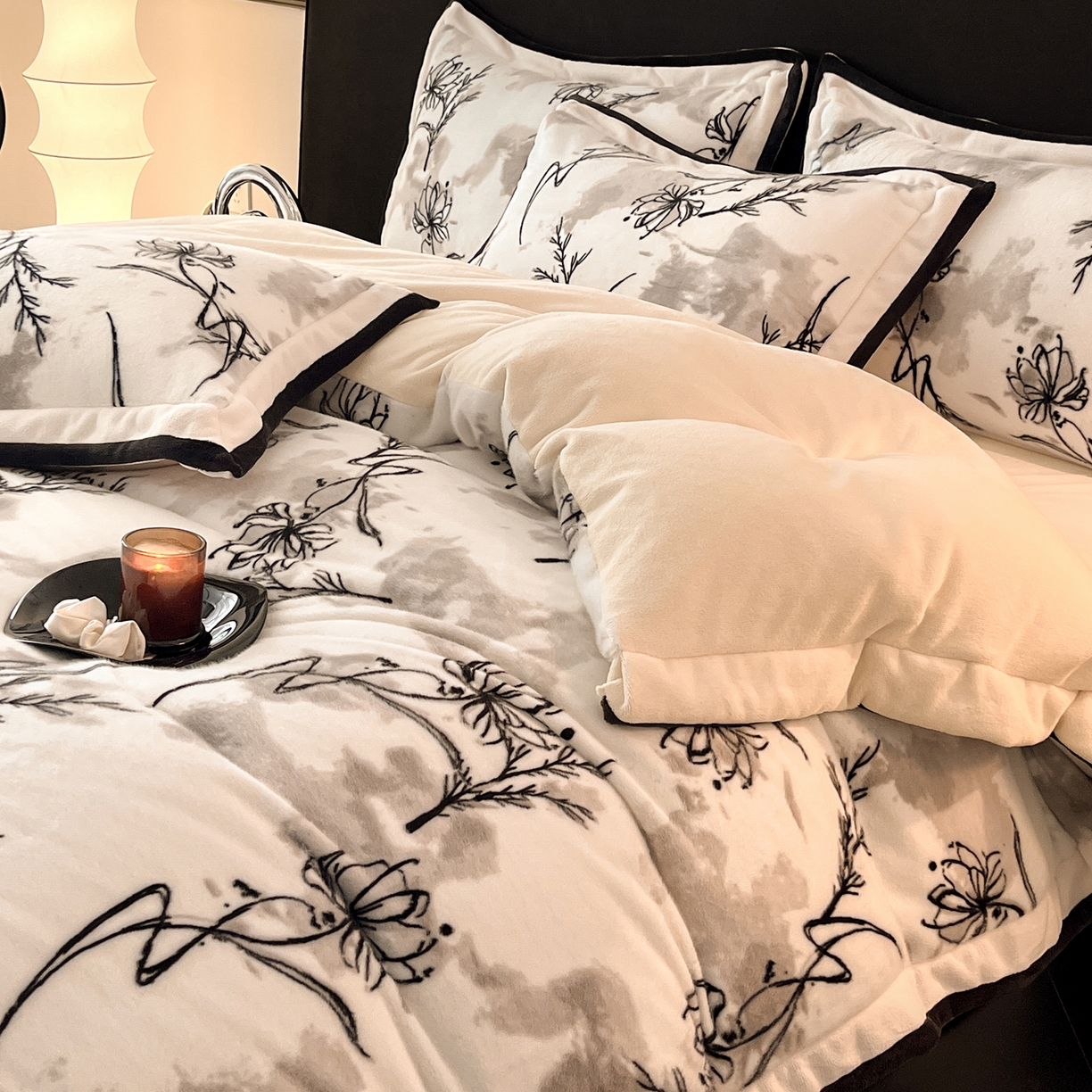 91家纺网 家纺一手货源 找家纺 七七家纺 2025新款精品印花雪貂绒牛奶绒四件套（加大款十斤多） 雪貂绒-荷花