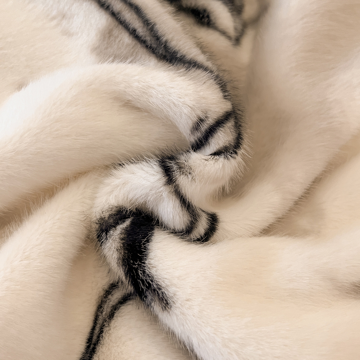 91家纺网 家纺一手货源 找家纺 七七家纺 2025新款精品印花雪貂绒牛奶绒四件套（加大款十斤多） 雪貂绒-荷花