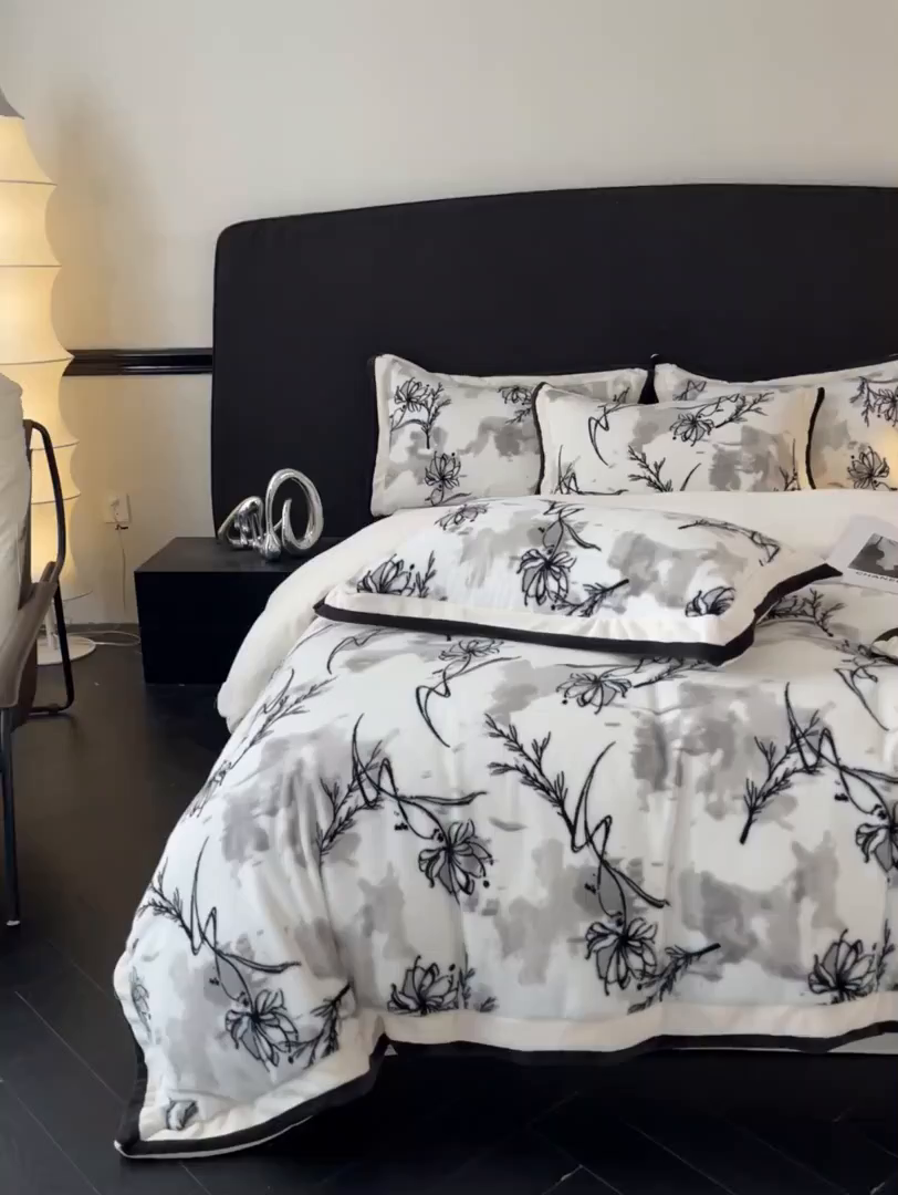 91家纺网 家纺一手货源 找家纺 七七家纺 2025新款精品印花雪貂绒牛奶绒四件套（加大款十斤多） 雪貂绒-荷花