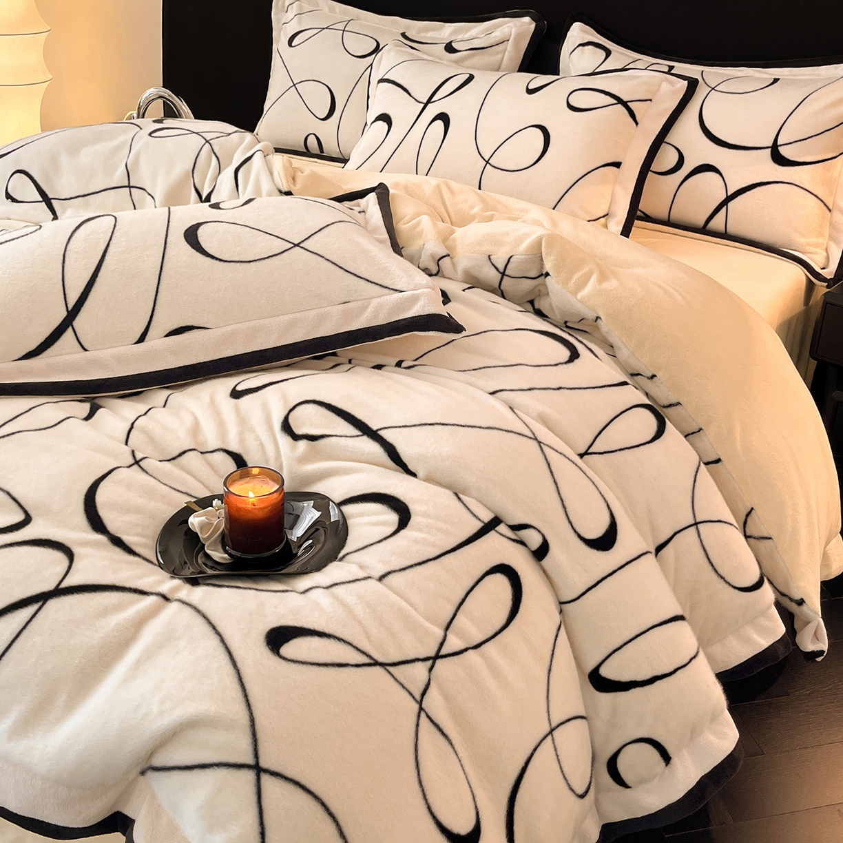 91家纺网 家纺一手货源 找家纺 七七家纺 2025新款精品印花雪貂绒牛奶绒四件套（加大款十斤多） 雪貂绒-线条花