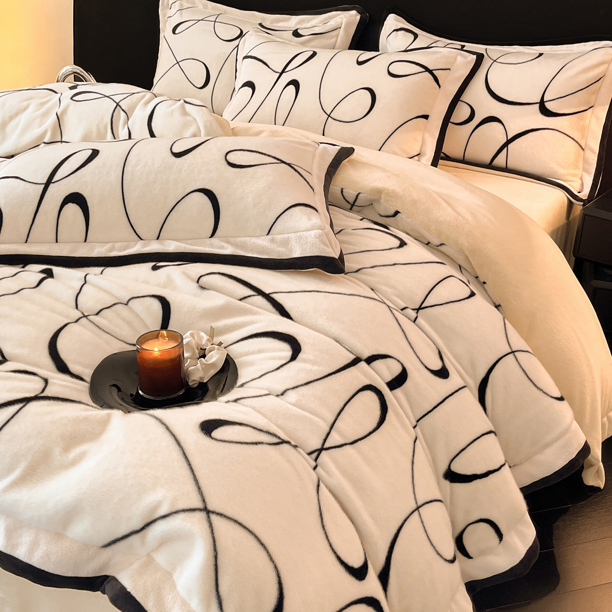 91家纺网 家纺一手货源 找家纺 七七家纺 2025新款精品印花雪貂绒牛奶绒四件套（加大款十斤多） 雪貂绒-线条花