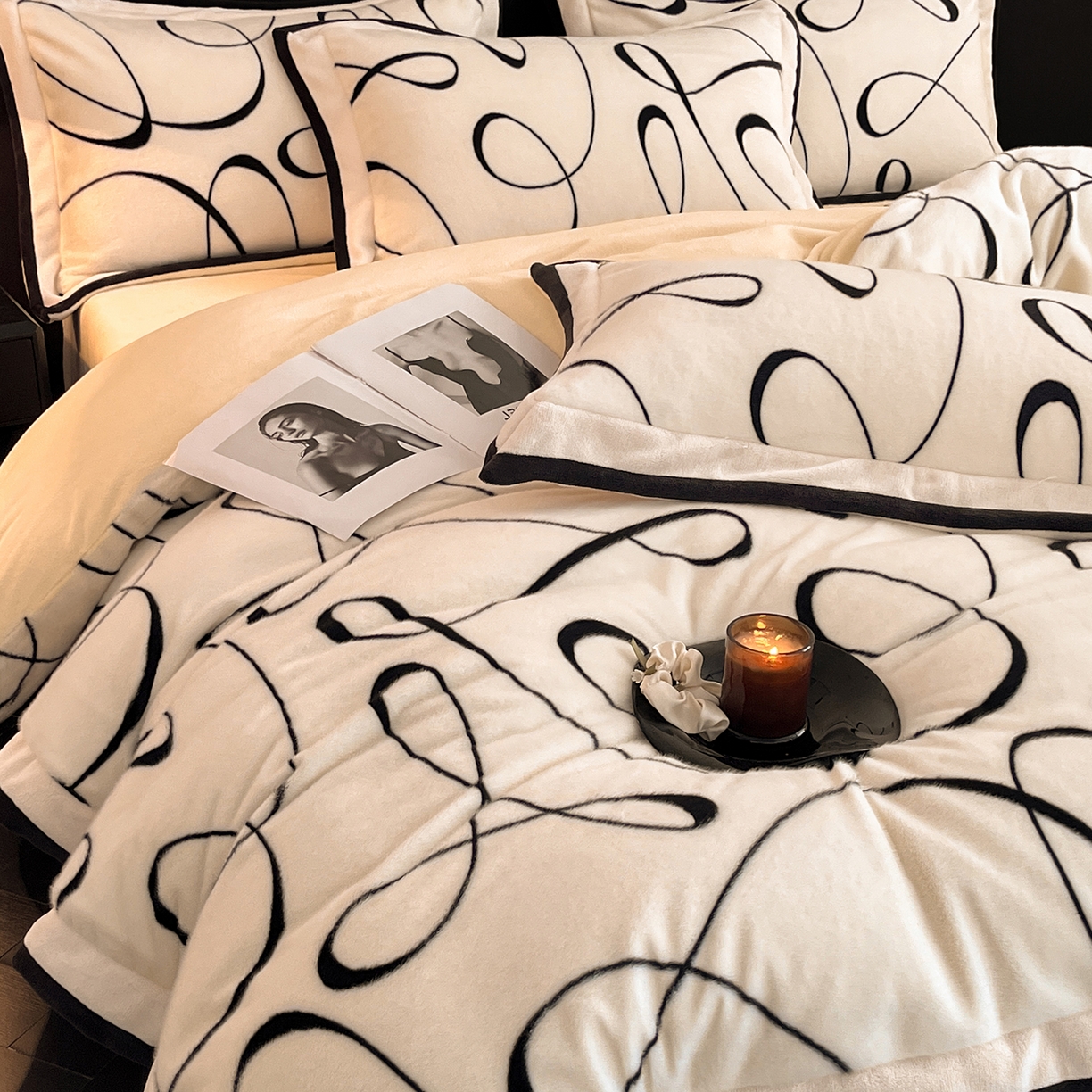 91家纺网 家纺一手货源 找家纺 七七家纺 2025新款精品印花雪貂绒牛奶绒四件套（加大款十斤多） 雪貂绒-线条花