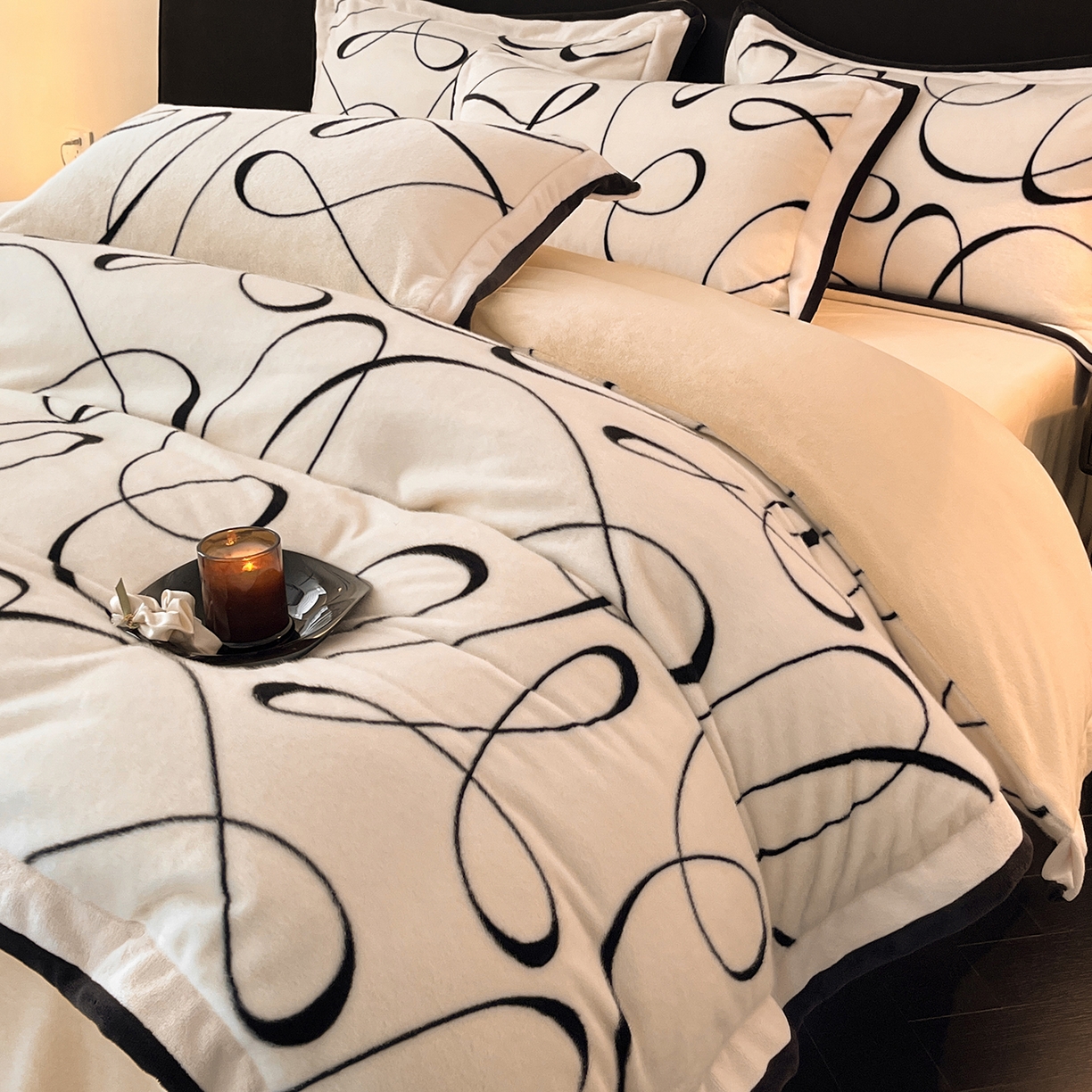 91家纺网 家纺一手货源 找家纺 七七家纺 2025新款精品印花雪貂绒牛奶绒四件套（加大款十斤多） 雪貂绒-线条花