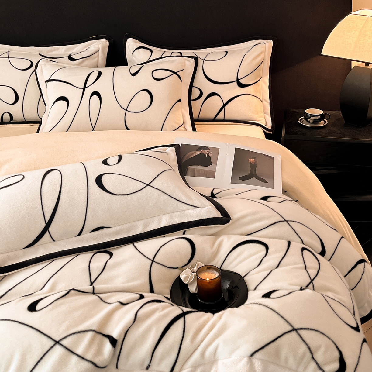 91家纺网 家纺一手货源 找家纺 七七家纺 2025新款精品印花雪貂绒牛奶绒四件套（加大款十斤多） 雪貂绒-线条花