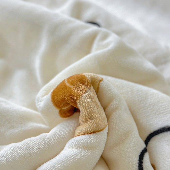 91家纺网 家纺一手货源 找家纺 沐慕 2025新款牛奶绒拼羊羔绒毛毯盖毯毯子 毛毯-黑球球