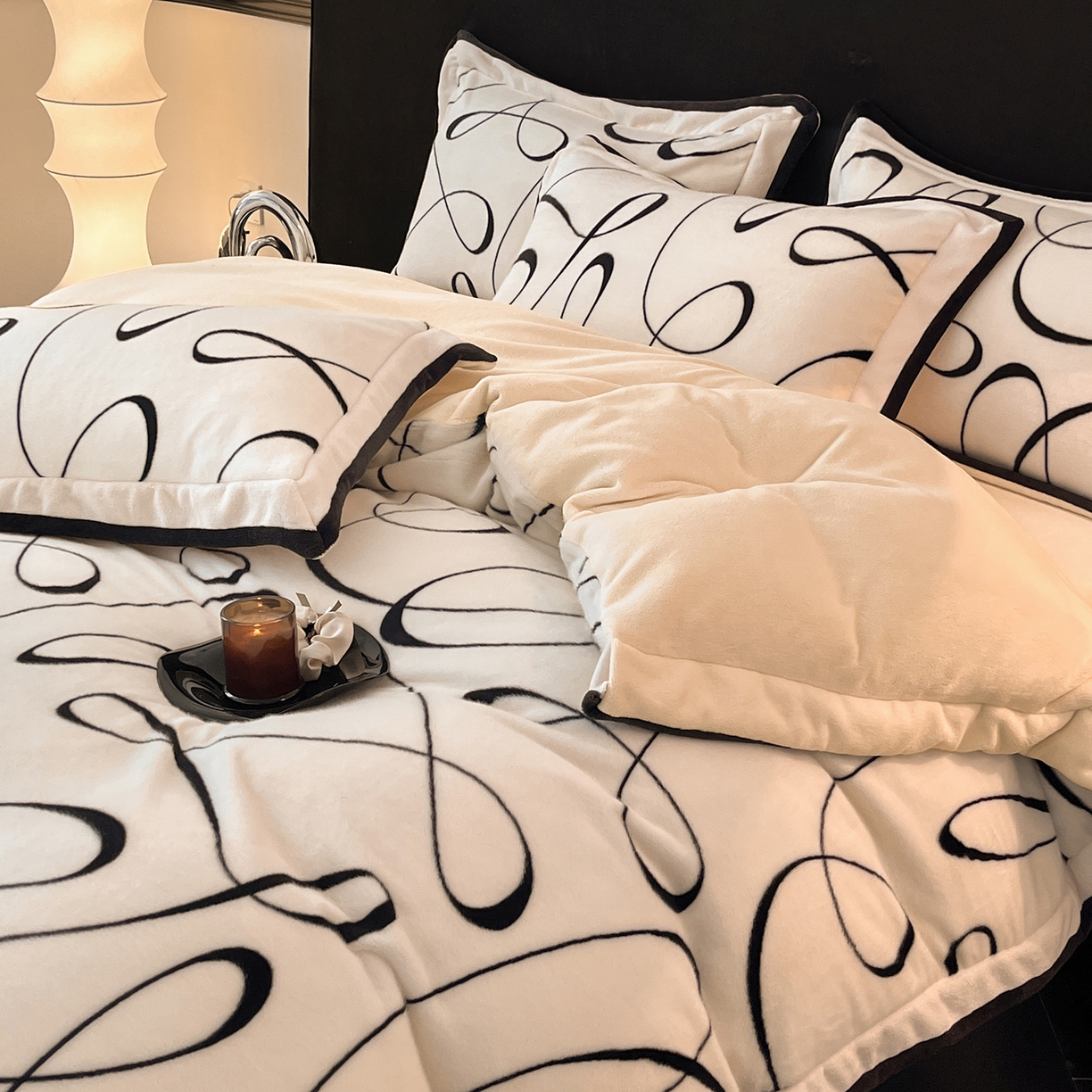 91家纺网 家纺一手货源 找家纺 七七家纺 2025新款精品印花雪貂绒牛奶绒四件套（加大款十斤多） 雪貂绒-线条花