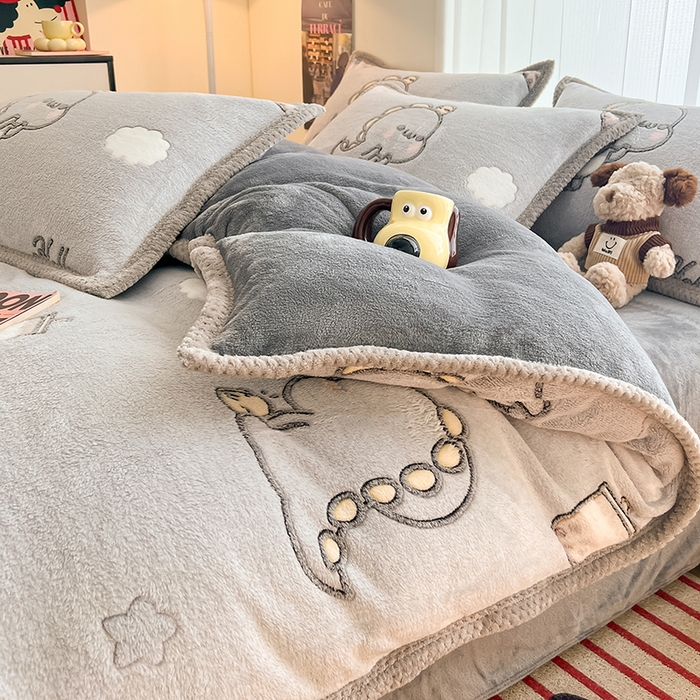 91家纺网 家纺一手货源 找家纺 倾慕  2026新款6D立体雪花绒系列四件套 奶茶小龙灰