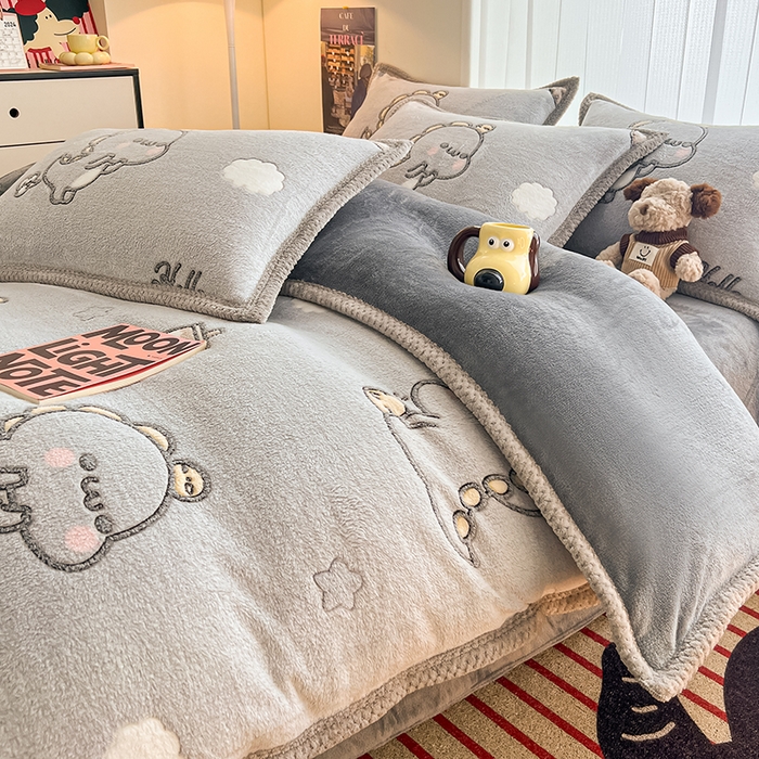 91家纺网 家纺一手货源 找家纺 倾慕  2026新款6D立体雪花绒系列四件套 奶茶小龙灰