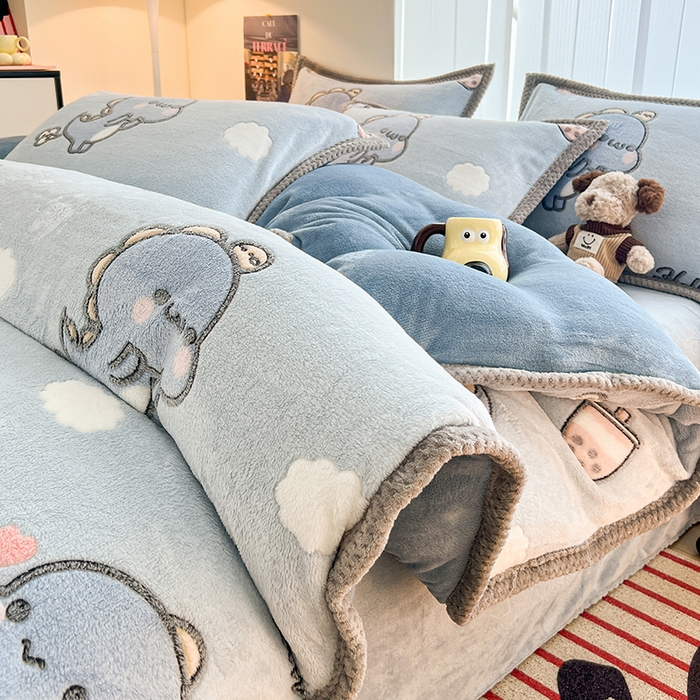 91家纺网 家纺一手货源 找家纺 倾慕  2026新款6D立体雪花绒系列四件套 奶茶小龙蓝