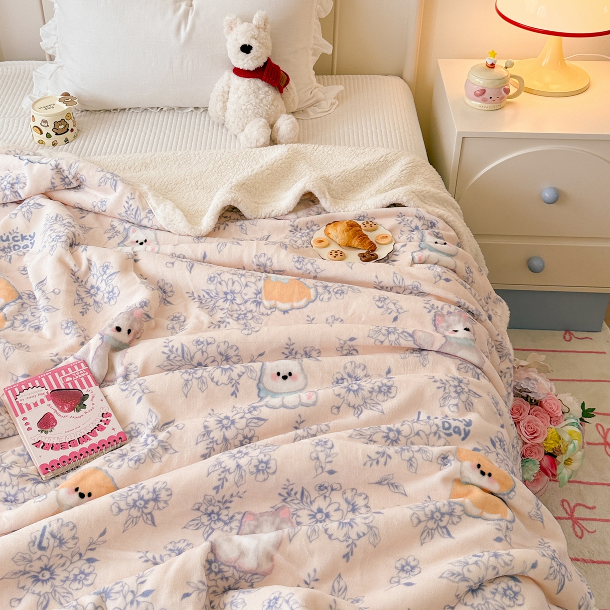 91家纺网 家纺一手货源 找家纺 沐慕 2025新款牛奶绒拼羊羔绒毛毯盖毯毯子 毛毯-花丛中