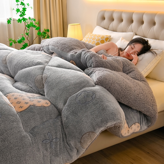 91家纺网 家纺一手货源 找家纺 金多美家纺 2025新款AB版雪花绒羊羔绒冬被被子被芯 灰色情怀