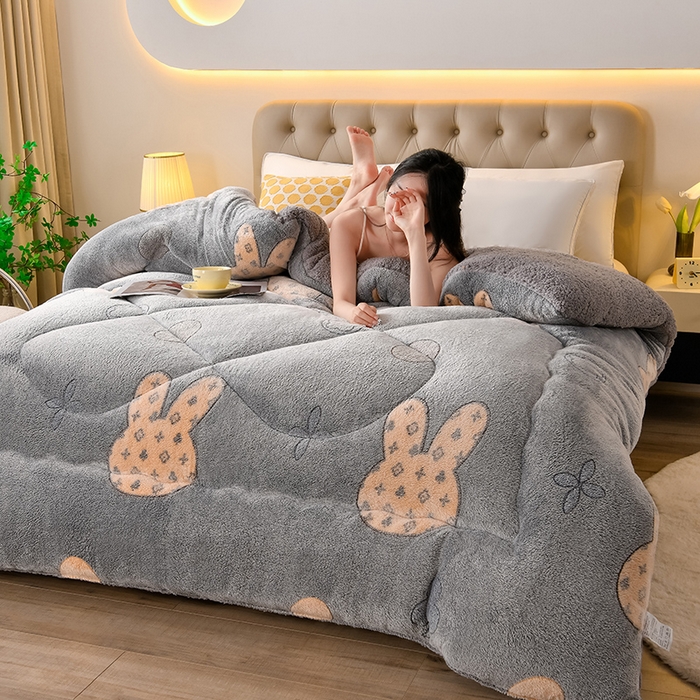 91家纺网 家纺一手货源 找家纺 金多美家纺 2025新款AB版雪花绒羊羔绒冬被被子被芯 灰色情怀