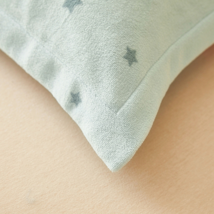 91家纺网 家纺一手货源 找家纺 翎盈家纺 2025新款加厚高克重牛奶绒枕头套 比尔狗蓝