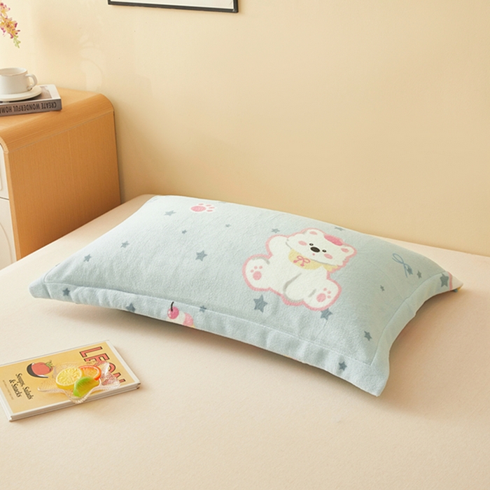 91家纺网 家纺一手货源 找家纺 翎盈家纺 2025新款加厚高克重牛奶绒枕头套 比尔狗蓝